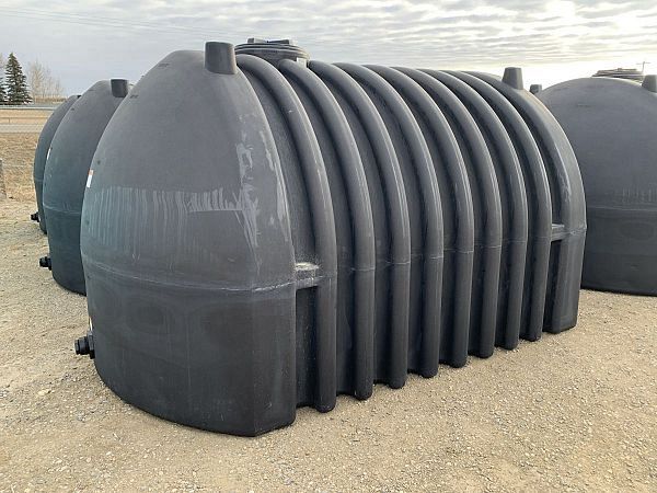2650 Gallon Black Specialty Liquid Hauling Tank