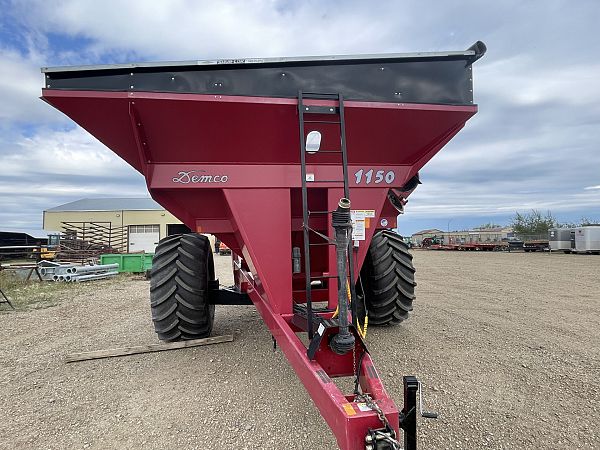 2017 Demco 1150 Grain Cart