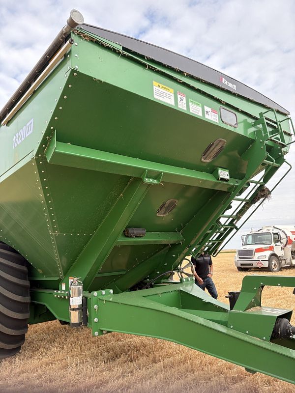 2022 Brandt 1320XT Grain Cart
