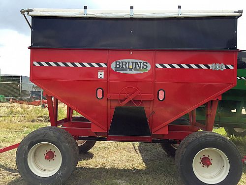 400 Bruns Red Gravity Cart with 12 Ton Horst Wagon