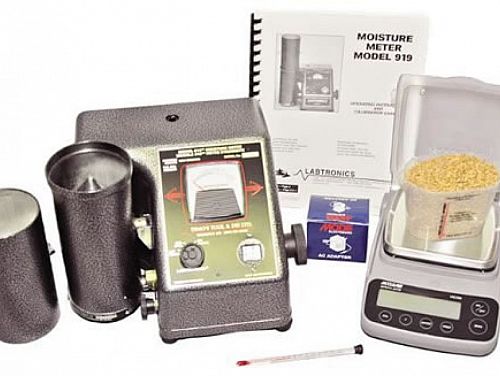 Labtronics Model 919 Grain Moisture Tester with Case