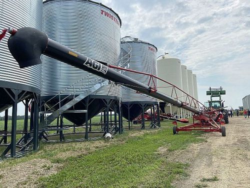 AGI X2 13-84 Swing Auger with Xtend