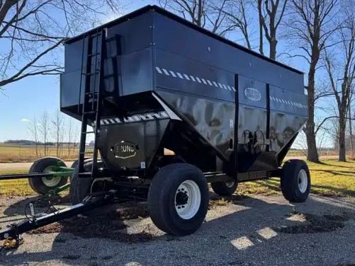 Bruns 800 Bushel Gravity Wagon