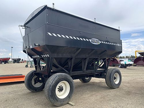 600 Bruns Black Gravity Wagon with 20 Ton Horst Wagon