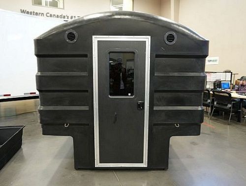 Koenders Plastic Ice Fishing Shack