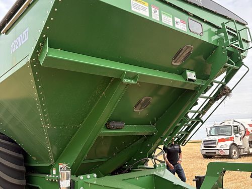 2022 Brandt 1320XT Grain Cart