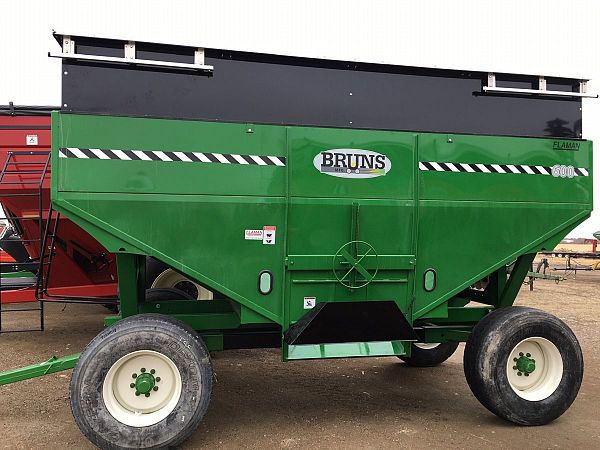 600 Bruns Green Gravity Cart with 20 Ton Horst Wagon