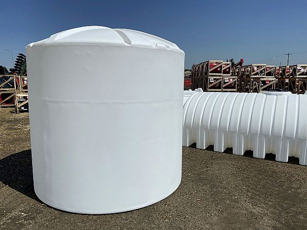 1000 Gallon Plastic Vertical Water Storage Tank in Green