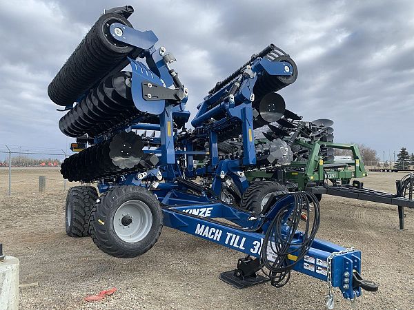 30' Kinze Mach Til 302 High Speed Disc
