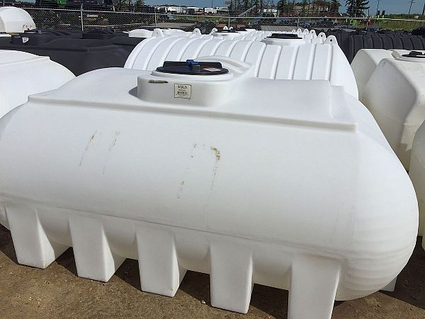 950 Imp Gallon Hippo White Leg Tank