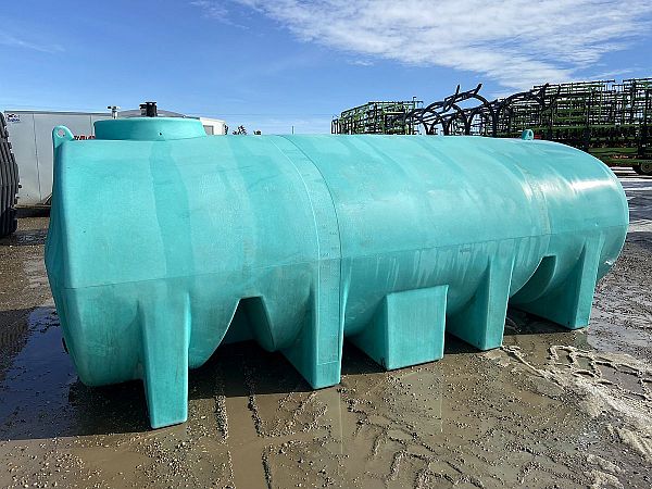 3500 US Gallon Enduraplas Green Freestanding Transport Tank