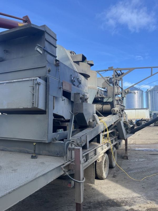 Used Mobile Bench Grain Cleaner with Indents