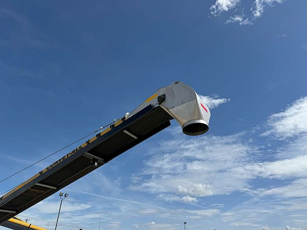 Convey-All 1650 Truck Load Conveyor with Stainless Ends