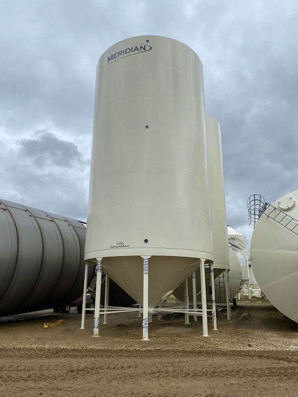 Meridian Grain Max 7500 Grain Bin