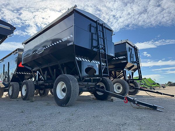 600 Bruns Black Gravity Wagon with 20 Ton Horst Wagon