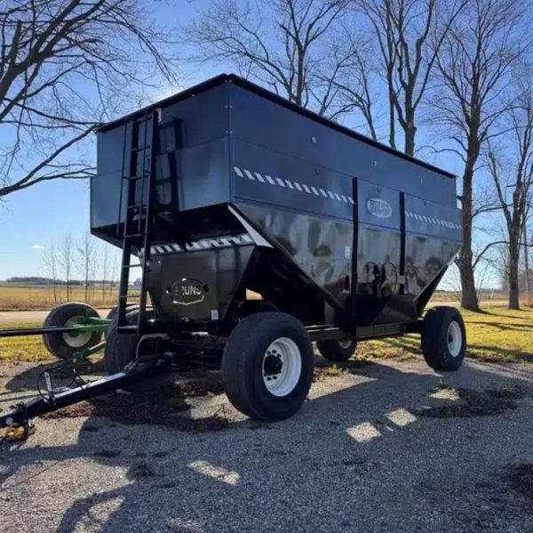 Bruns 800 Bushel Gravity Wagon