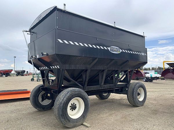 600 Bruns Black Gravity Wagon with 20 Ton Horst Wagon