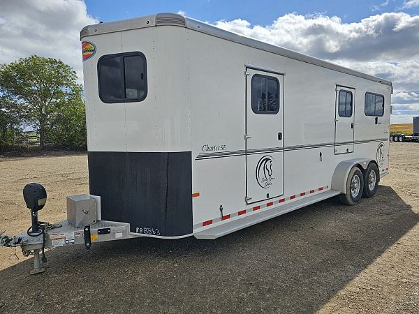 Used 2021 Charter SE Sundowner Horse Trailer