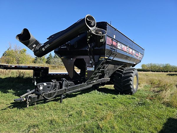 Used 2022 J&M 1522 Grain Cart