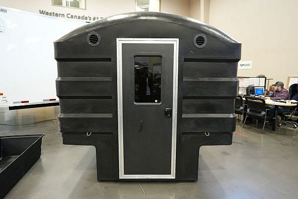 Koenders Plastic Ice Fishing Shack
