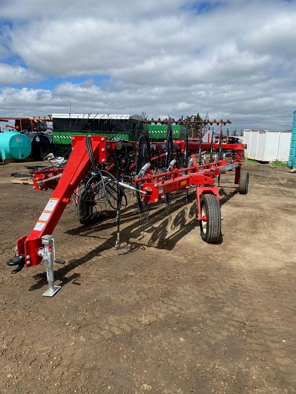 Farm King 12 Wheel Vertical V Hay Rake