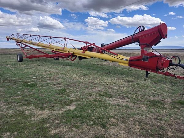 2019 Westfield 16x105 Swing Auger