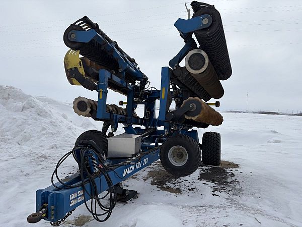 2023 Kinze Mach Till 261 26' High Speed Disc